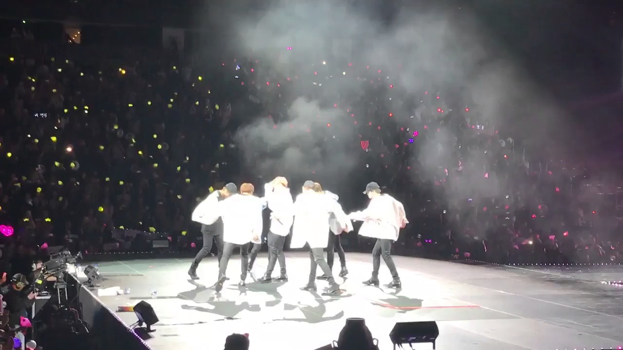 [170323] BTS The Wings Tour in Newark - Spring Day fancam - YouTube