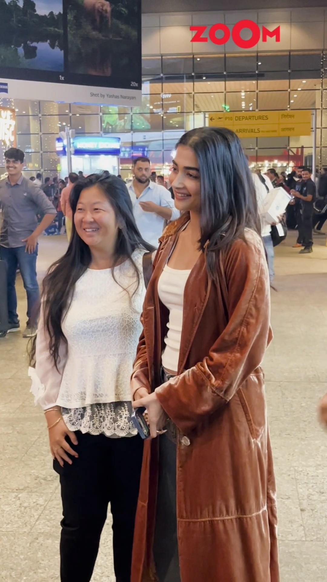 Pooja Hegde ADORABLY poses with fans as spotted at the airport ? #poojahegde #shorts