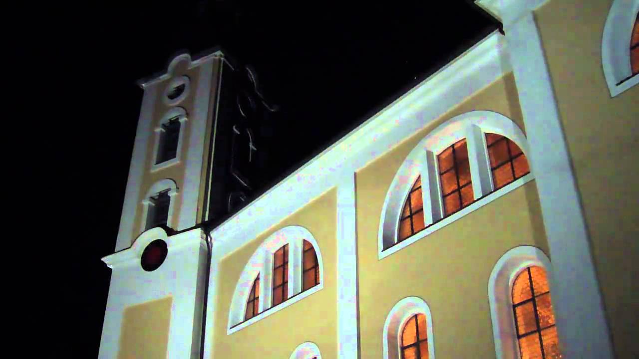 Sarnen, Obwalden CH - Pfarrkirche St. Peter und Paul - Ausläuten des Vollgeläutes + Stundenschlag