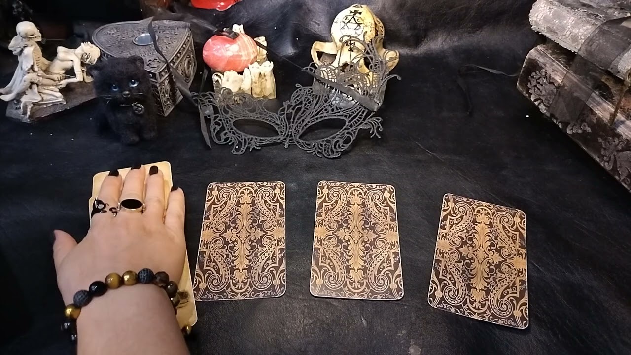 Гадание на врага. Как быть, что делать сейчас? Таро