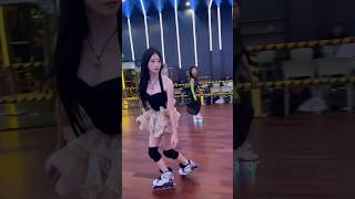 周末啦,哪里溜?#全抖音最火的轮滑 #shorts #tiktok #douyin #music