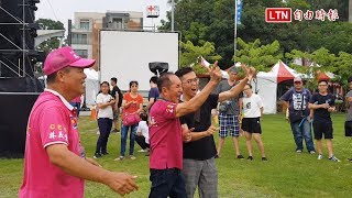 虧雞福來爹新營登場 民眾排隊合照