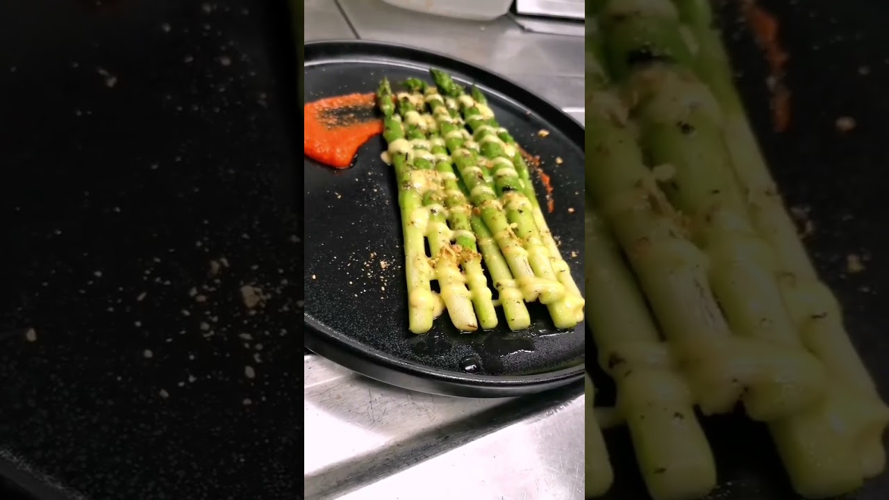 Asparagus, Grilled in Hollandaise sauce 