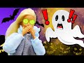 ¡Un fantasma asusta a Barbie durante su fiesta de Halloween! Vídeos para niñas.