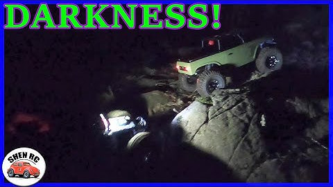 Axial SCX10 II VS Vaterra Twin Hammers Night crawl
