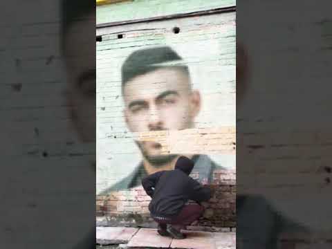 رسم صورة امير عثمان على الحائط حسب الطلب