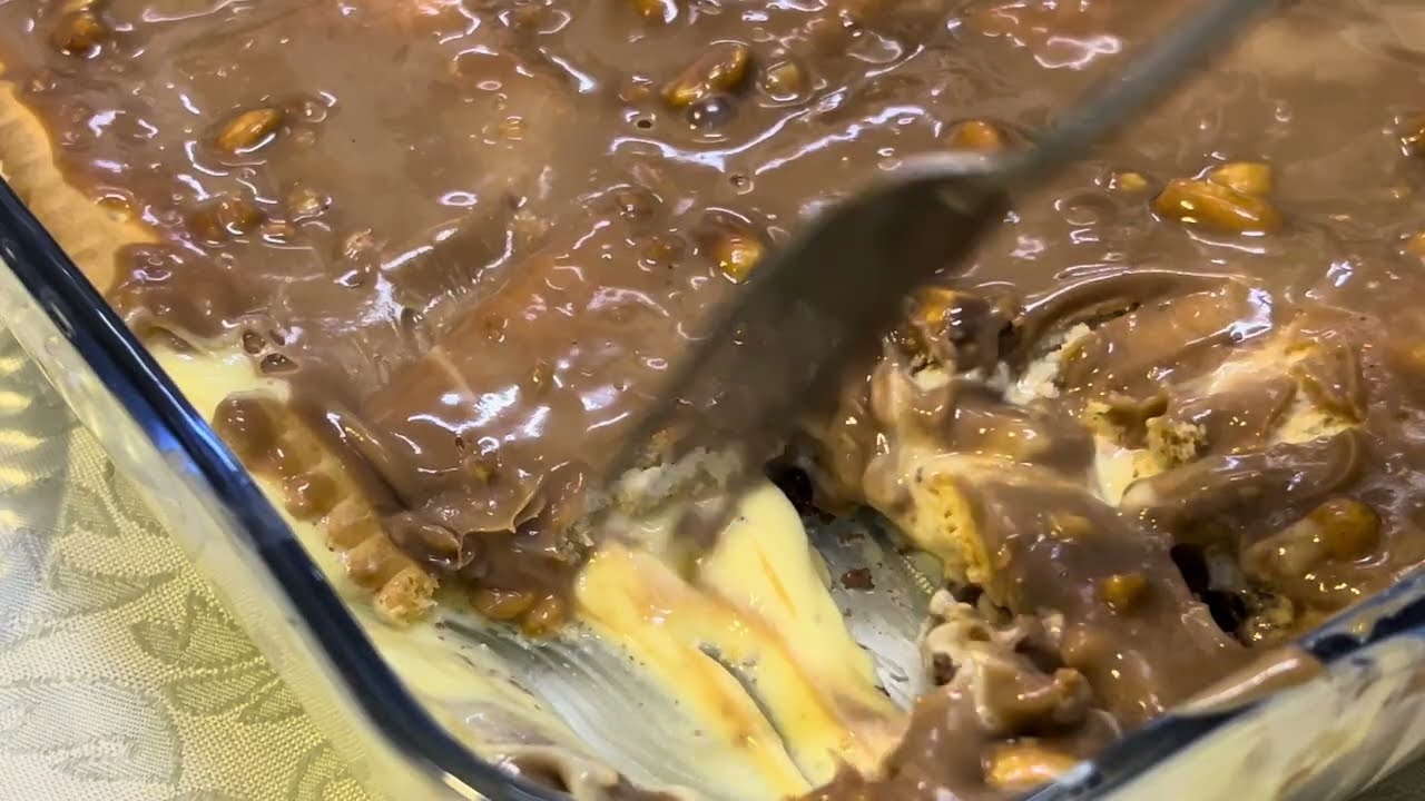 حلا السنكرس الرمضاني بدون فرن 😍 يذوب في الفم! | Snickers Dessert