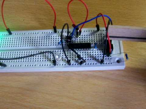 PIC16F84A Lichtsluis timer, testopstelling - YouTube