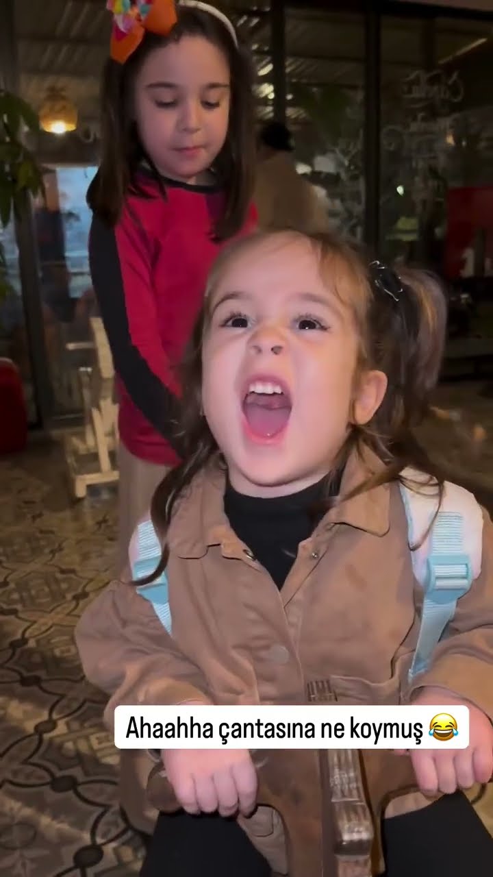 Ahahaha çantasına ne koymuş ?