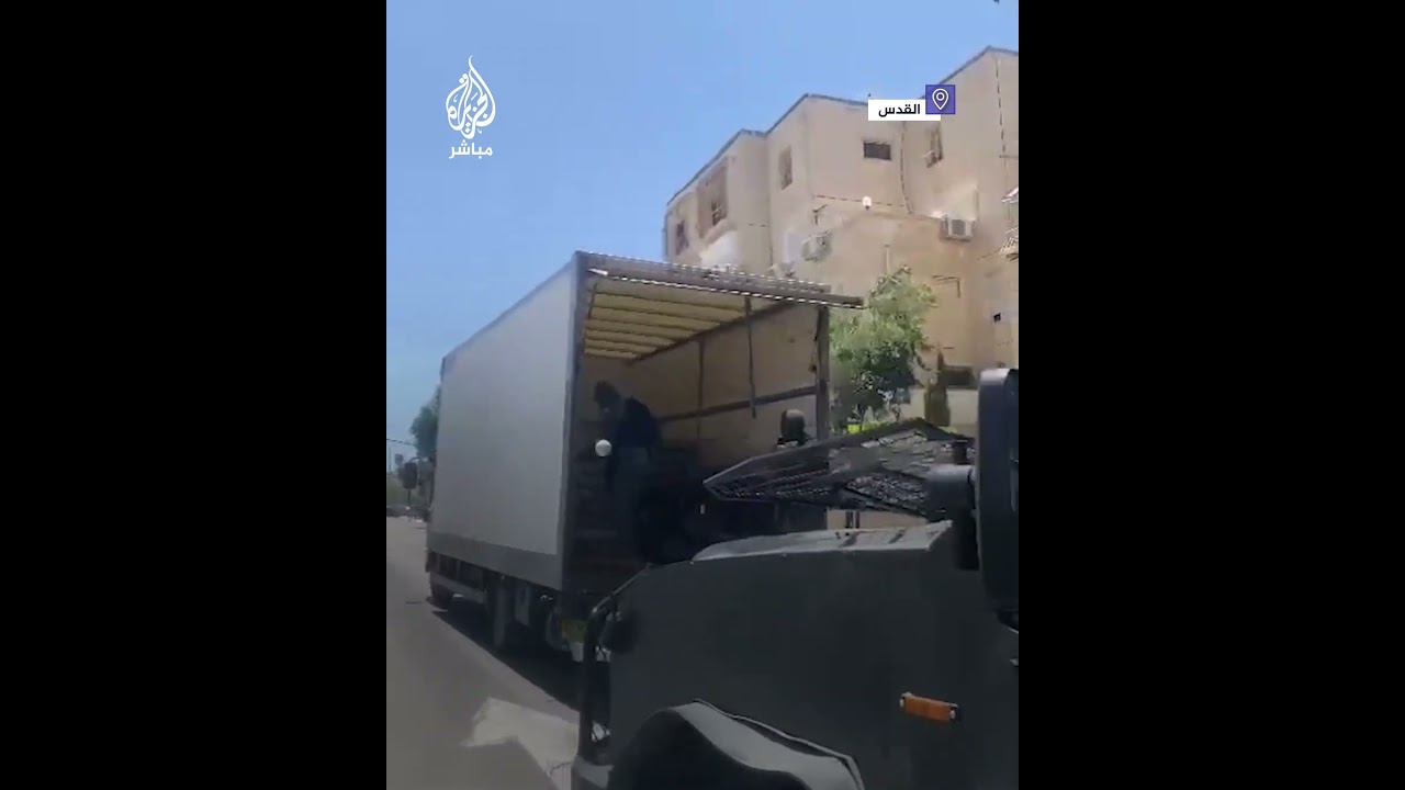 قوات الاحتـلال تعتقل عمالًا فلسطينيين من الضفة الغربية قرب بلدة حزما بالقدس المحتلة