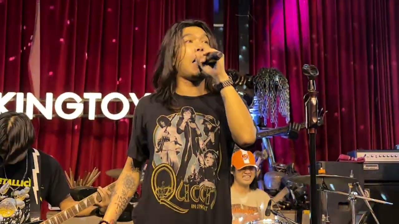 สู้ (หินเหล็กไฟ) by Black Cyanide @ Parking Toys | 7 Mar 2024