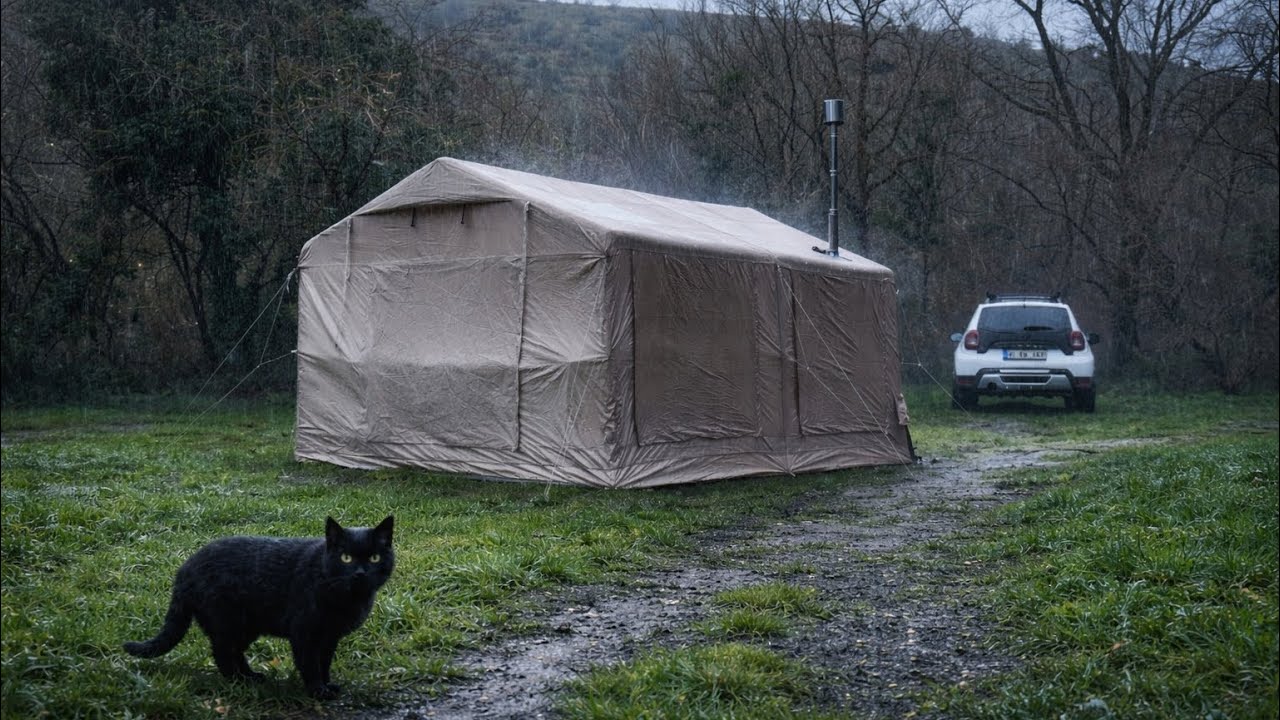 Ночевка в надувной палатке с походной плитой во время ливня ⛈️