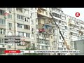 Вибух в будинку Києва на Позняках: Рятувальники продовжують розбирати завали / включення з місця