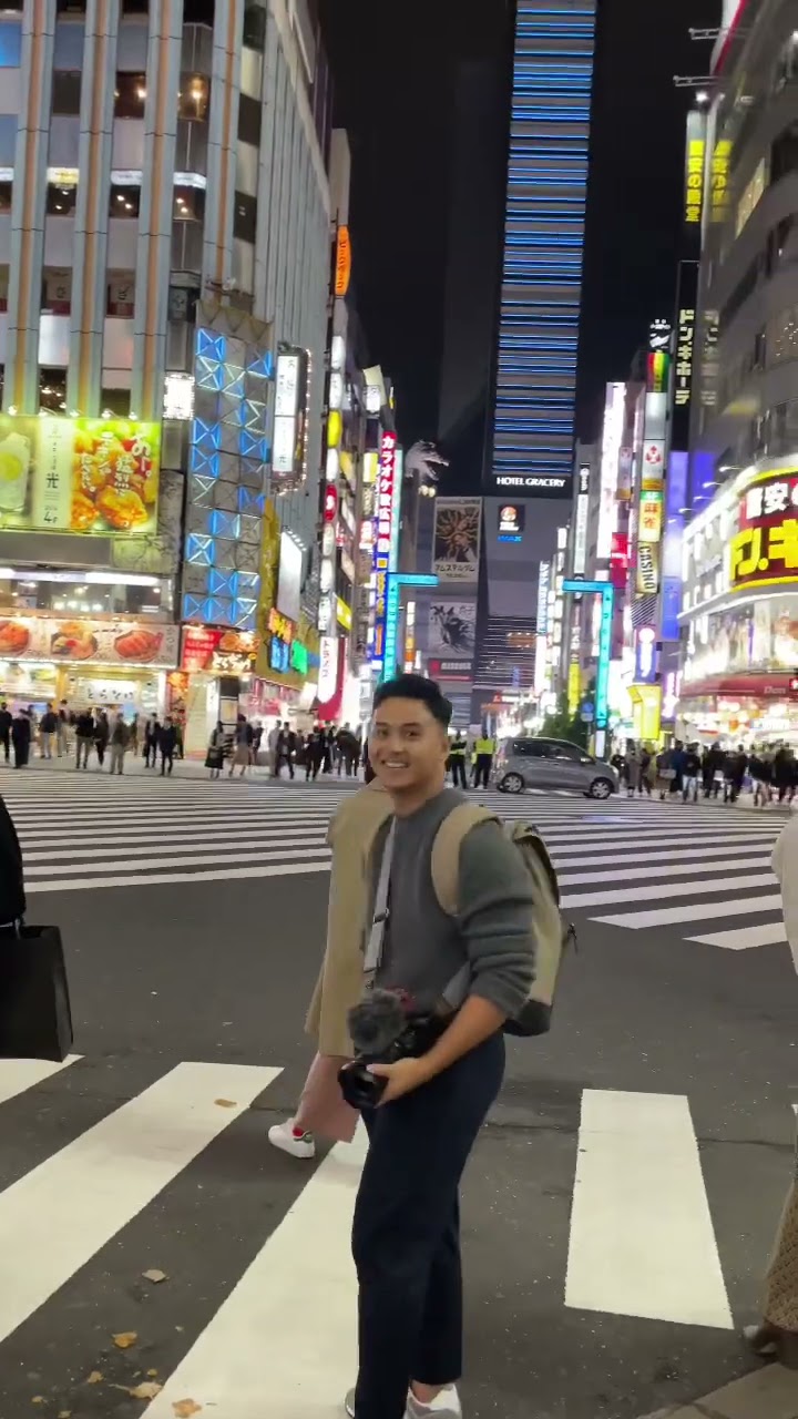 Tokyo Rainy Night Walk in Shinjuku // 4K HDR Spatial Audio