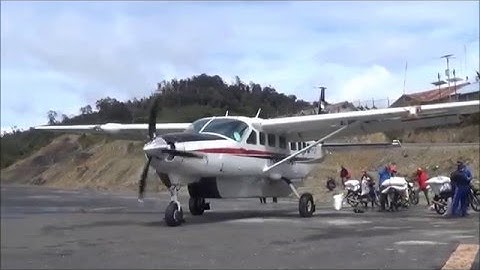 Flying in Papua - Cessna C208B PK-LTF WAYB Bilorai Compilation Feb2016 HD