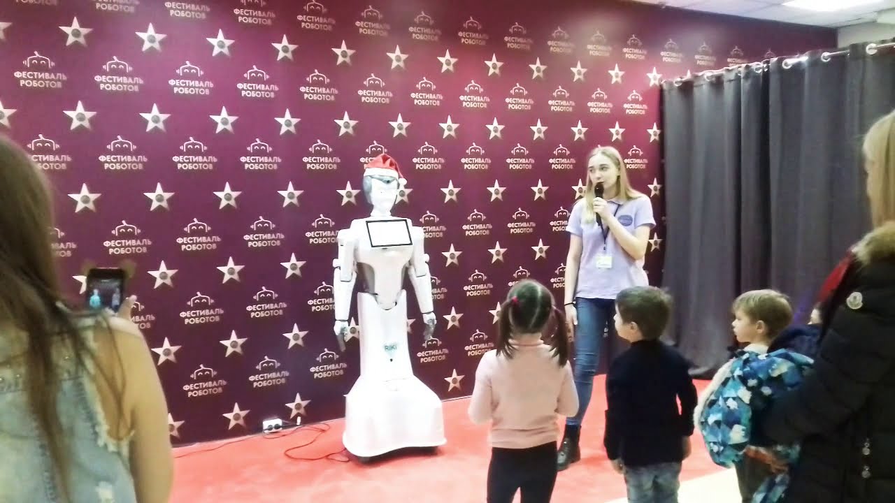 Выставка роботов сургут. Выставка роботов. Фестиваль роботов. ЦУМ роботы выставка. Выставка роботов Новосибирск ЦУМ.