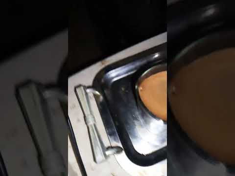 طلب القهوة و هو مجاش طلب القهوة و مشربهاش