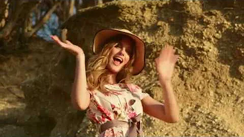 comma Spring/Summer campaign 2018 | DRESS UP FOR SUMMER