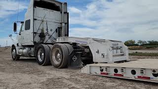 Lowboy Cama Baja Marca Renteria Modelo Fuerte 30T Con Cuello Desmontable.