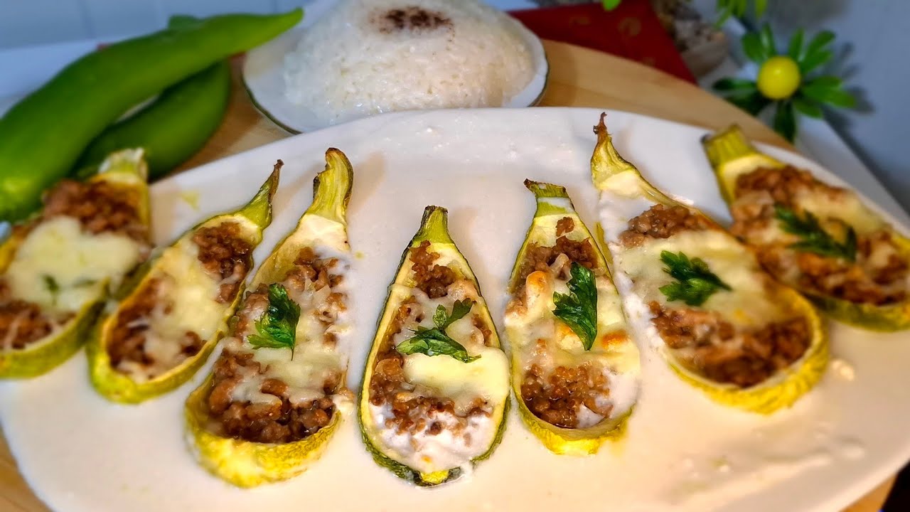 (بيتو هوم )قوارب الكوسا باللحم والجبن بصلصة البشاميل أو اللبن 