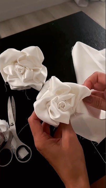 ТРЕНДОВАЯ МАЙКА своими руками 🔥 Как сделать цветы из ткани . Цветы ...