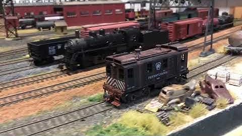 Model Railroad Adventures with Bill E14 / 4X8 Switching Layout End of May Running Trains and Update
