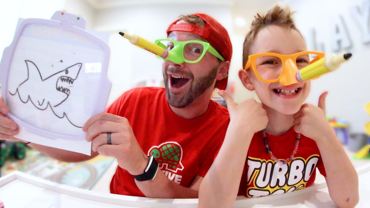 Father & Son PLAY PENCIL NOSE! / Draw Off!