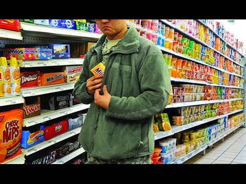 Тюменские подростки крадут из магазинов одежду и электронику