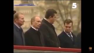 Янукович угощает Путина и Медведева семечками на ПАРАДЕ а Кучма  завидует молча