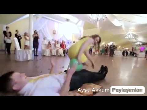 Rusya düğününde balon patlatmaca