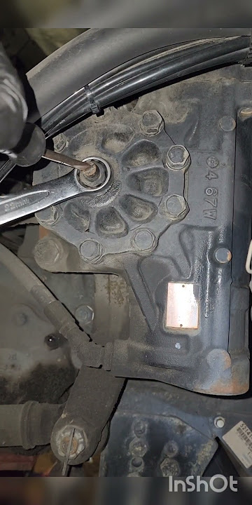 how to adjust and #eliminate #steering #play on the steering #gear box of #hino #truck 🛠👍