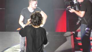 One Direction - Everyone singing Happy Birthday to Liam - Aug 29th Chicago, Soldier Field