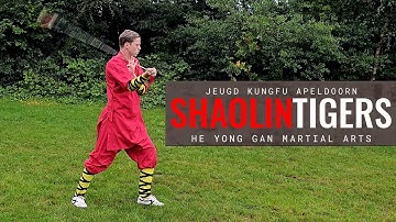 voor: Ketting Vorm 氏九节鞭 Jeugd Kungfu Apeldoorn 