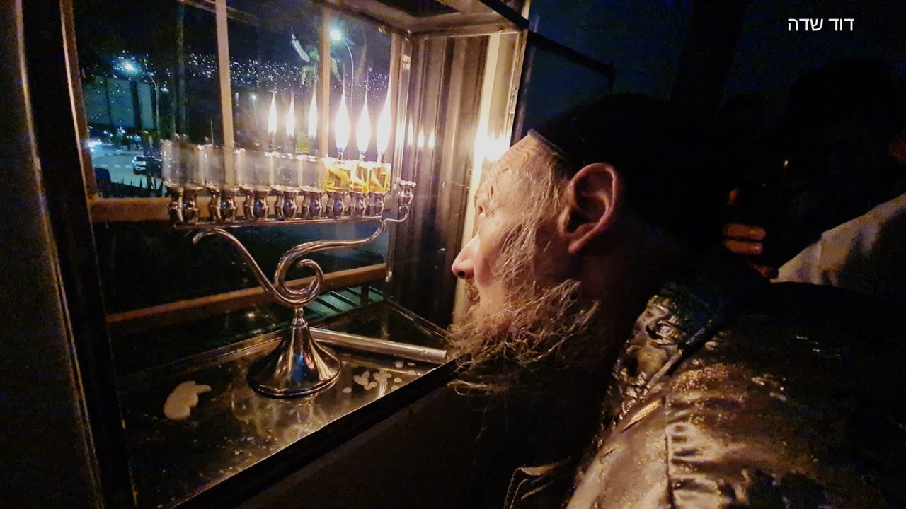 מעמד הדלקת נר שלישי של חנוכה תשפ"ג במחיצת הרב דב קוק שליט"א