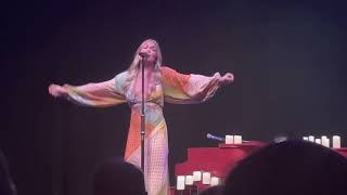 Download Lagu LeAnn Rimes singing Life Goes On MP3 Download Lagu LeAnn Rimes singing Life Goes On MP3