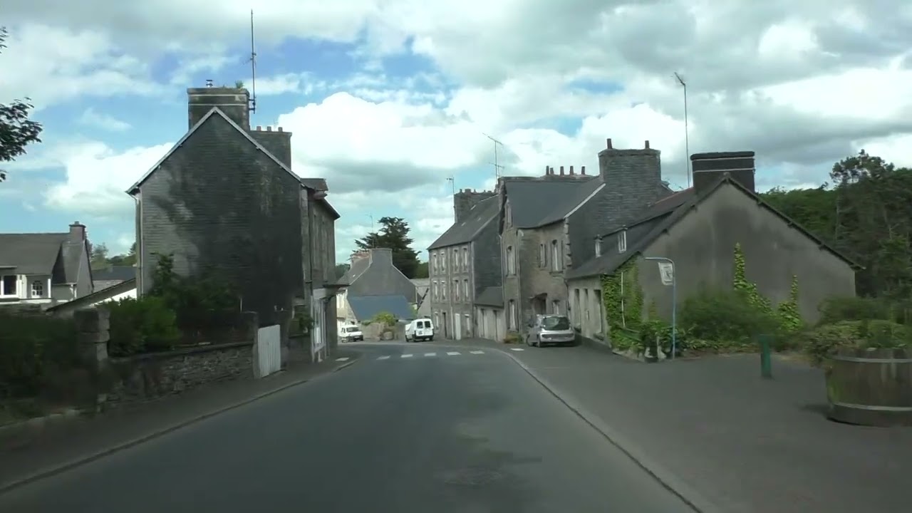 Driving Around 22160 Callac, Côtes d'Armor, Brittany, France 12th May 2022
