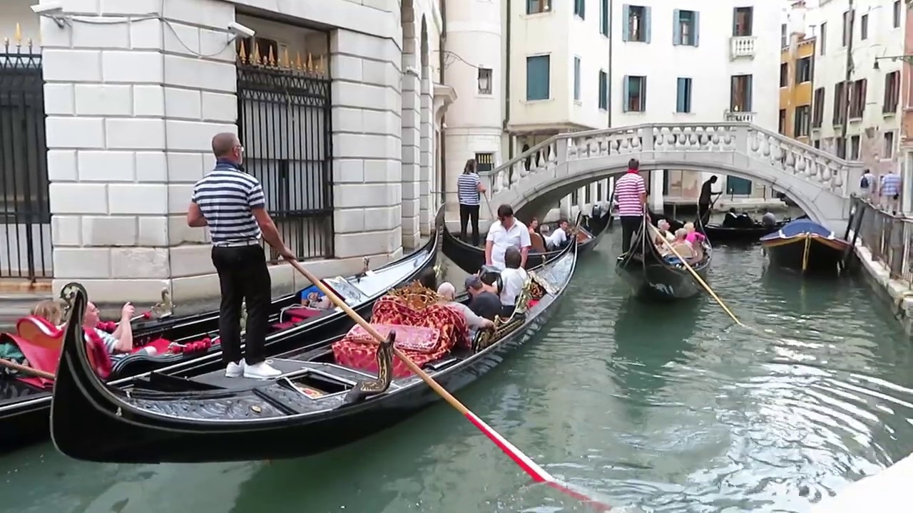 Venice Italy - Venetian gondola serenade! - YouTube