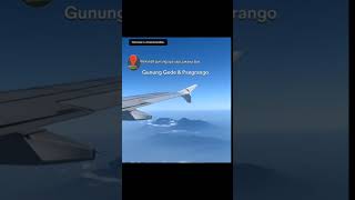 POV: Jakarta–Bali 😍 Lewat deretan gunung ikonik. Jendela pesawat = bioskop terbaik! 🌴✨