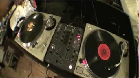 iCrates DJ Tutorial with Ellaskins of djtutor.com | Demo on a basic mix