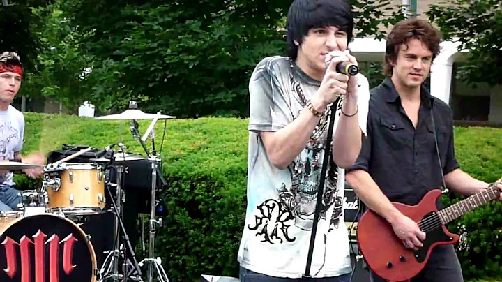 Mitchel Musso "In Crowd" Live on WGN-TVs Front Lawn