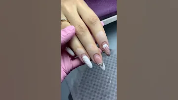 Можно ли в роддом с длинными ногтями? Спор с клиенткой