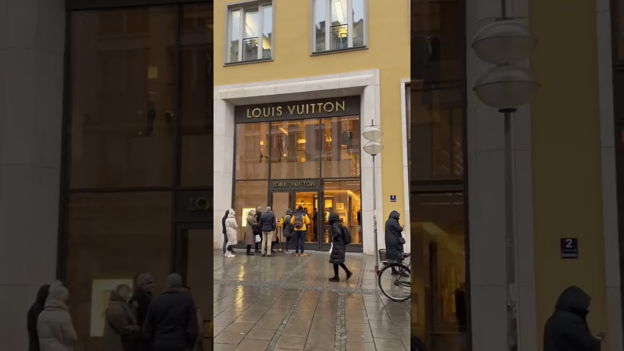 Snowing in Munich and I got no Louis Vuitton 