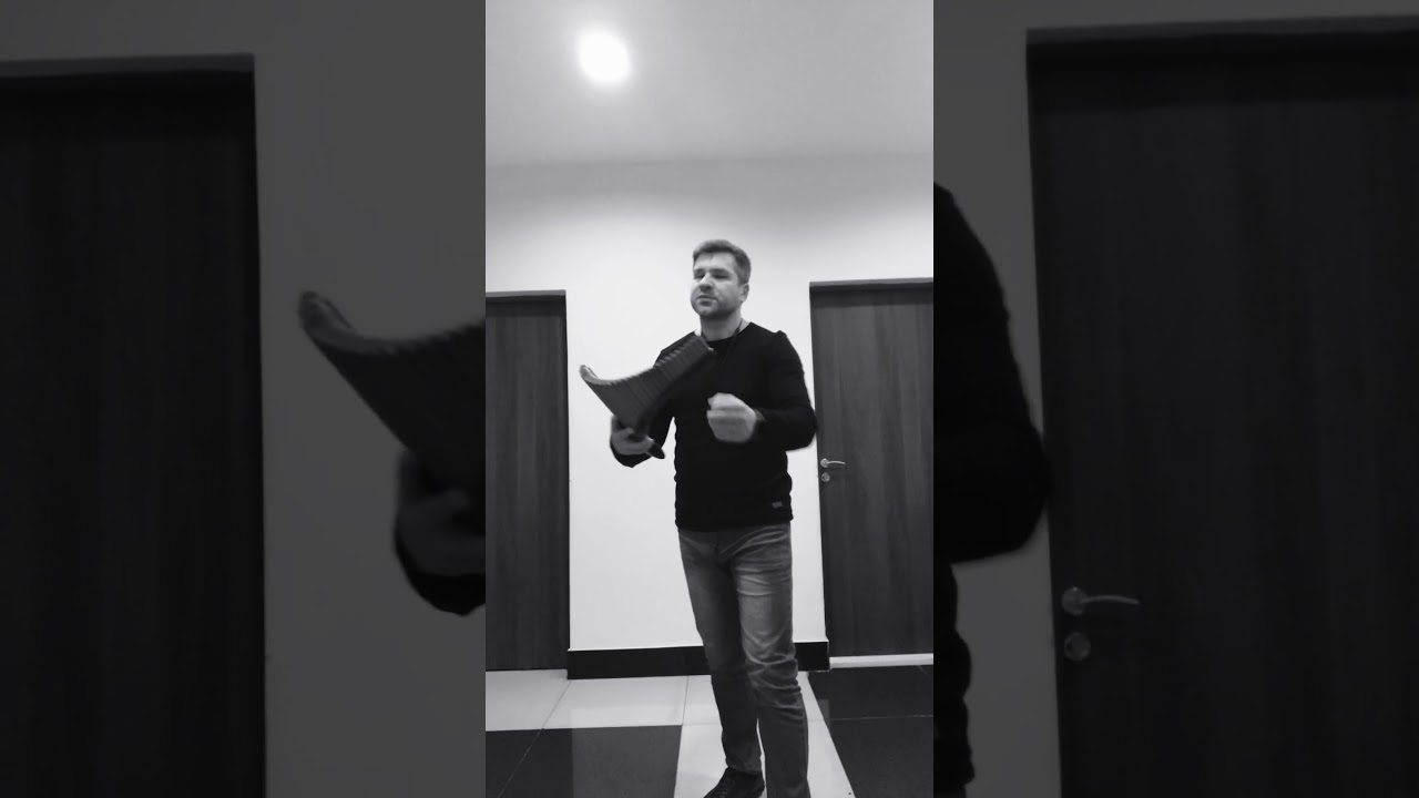 “Sarba” V.Cosma муз из к/ф «Высокий блондин в чёрном ботинке»