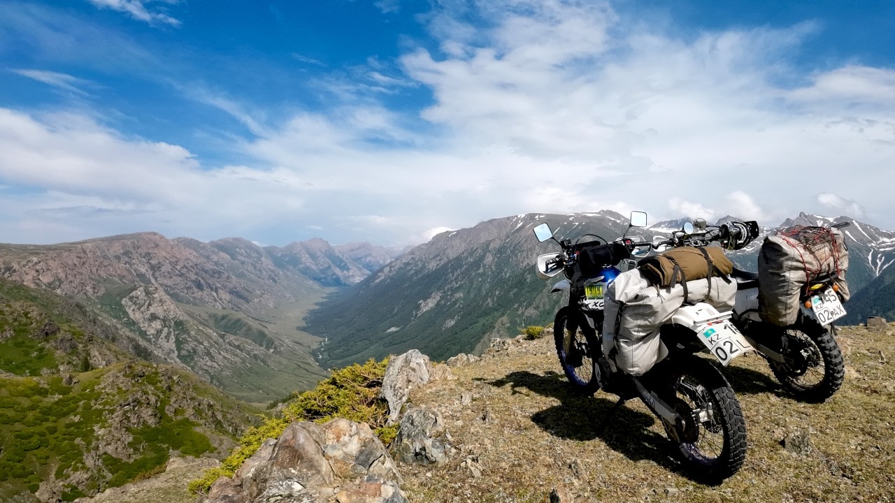 Одна дорога в ущелье и Мы не знали, сможем ли выехать