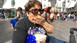 Andy Milonakis Looks for Harry Potter at Universal Studios