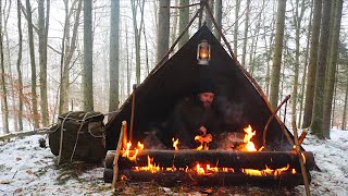 Solo Winter Bushcraft Trip - Old School Camping and Cooking - นอนในผ้าห่มขนสัตว์