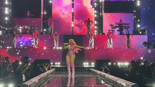 Nicki Minaj - Starships - Live from The Pink Friday 2 Tour at The Barclays Center