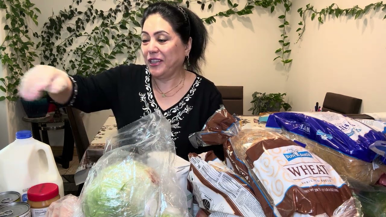 خریداری ترکاری میوه وبعضی چیزی های ماهانه 🤗 باسارا باشید هرروز بایک ویدیوی نو 😉