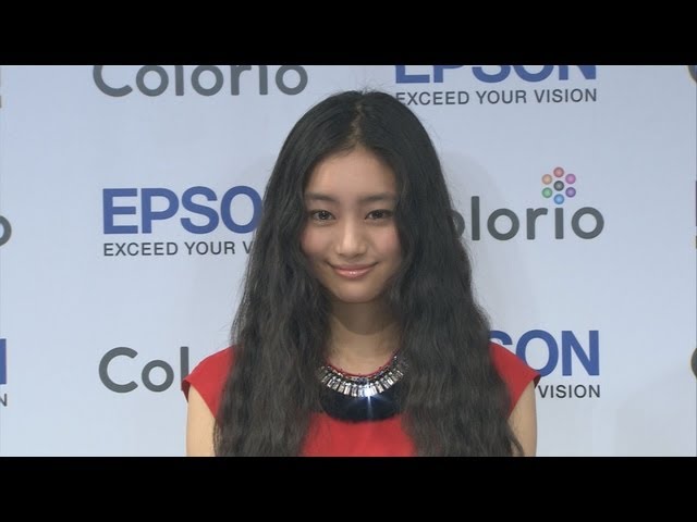 【数量限定セット】忽那汐里さん掲載4ページ（ポスターサイズ）#6885 Amazon.co.jp: 忽那汐里 写真集 seven sips of water. : おもちゃ