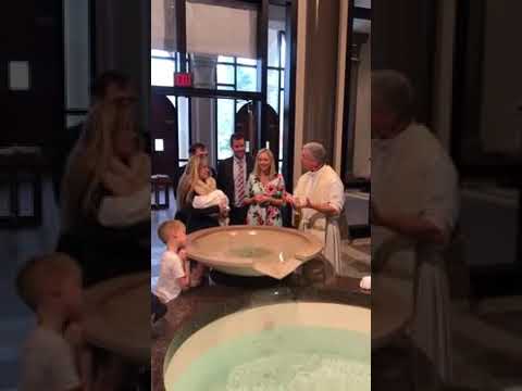 Vídeo: Padre Bate Um Bebê No Batizado
